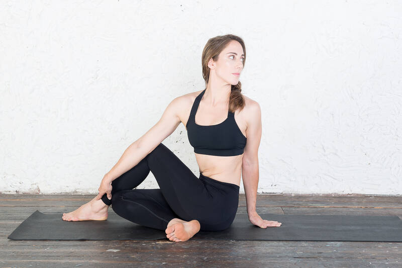 Half Spinal Twist (Ardha Matsyendrasana) Half Spinal Twist (Ardha Matsyendrasana)