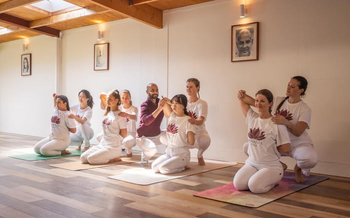 Students practice pose modification in a Yin Yoga teacher training Students practice pose modification in a Yin Yoga teacher training
